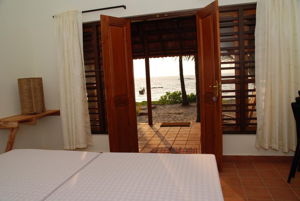 Chera Rocks Beach House Hotel Thottada Habitación foto
